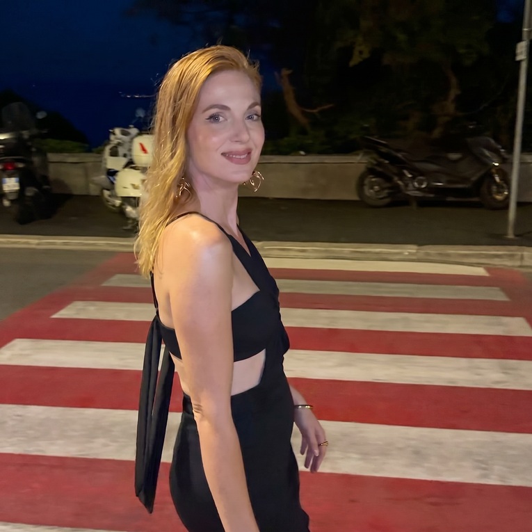 Nataša Janjić Medančić nosi cipele koje su postale najveći hit ljeta HEllo magazin croatia hrvatska