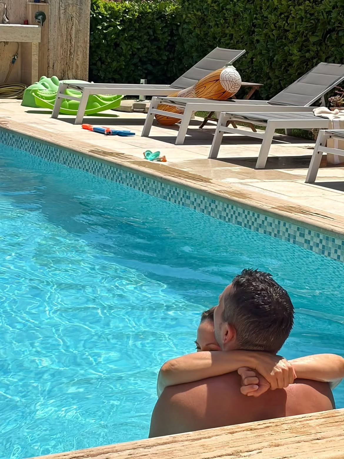Pamela Ramljak, Vodice, ljetovanje, suprug, obitelj, bazen, romantične fotografije