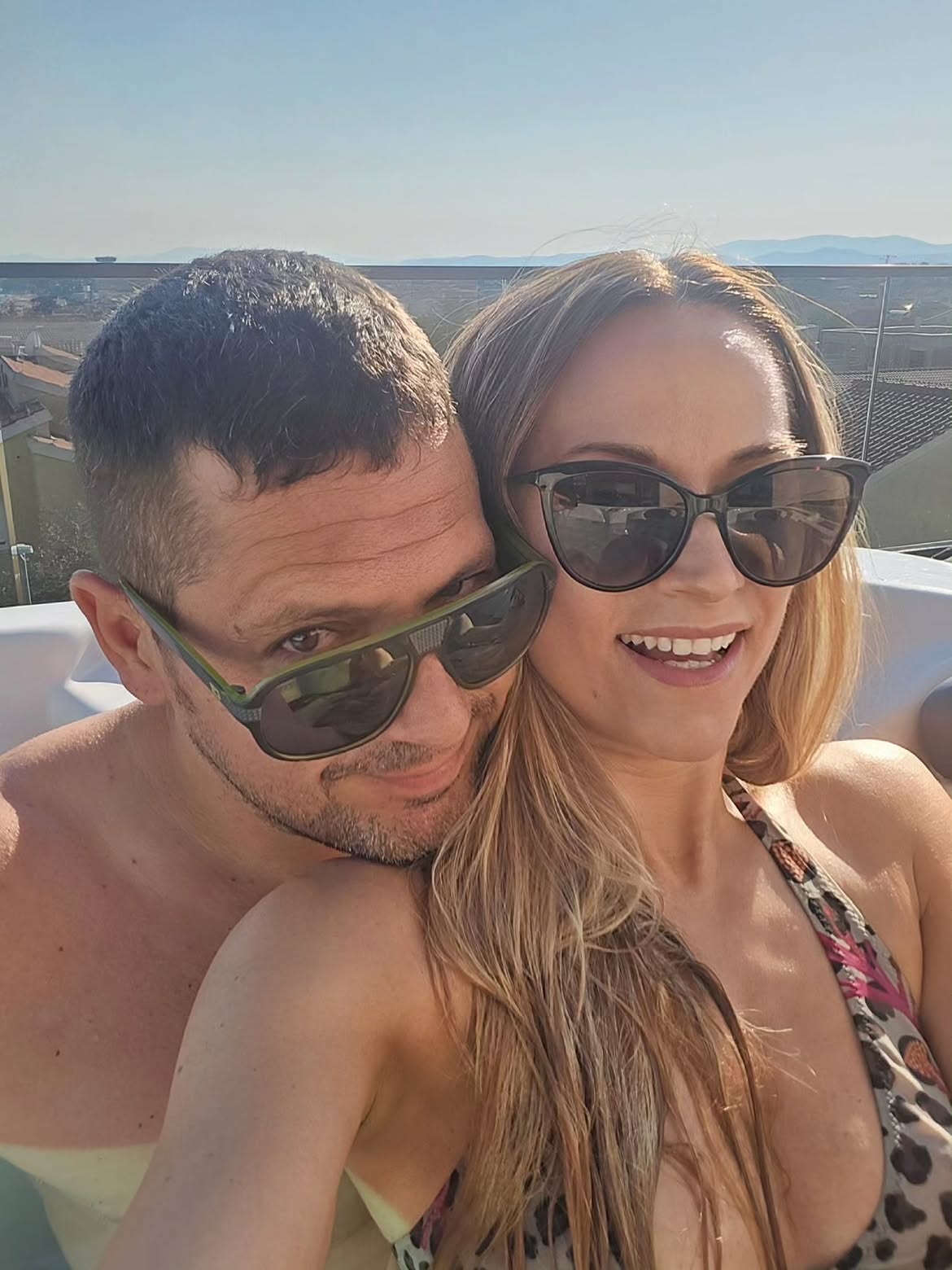 Pamela Ramljak, Vodice, ljetovanje, suprug, obitelj, bazen, romantične fotografije