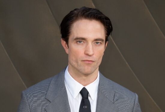 Robert Pattinson pokazao kako se nosi savršeno sivo odijelo