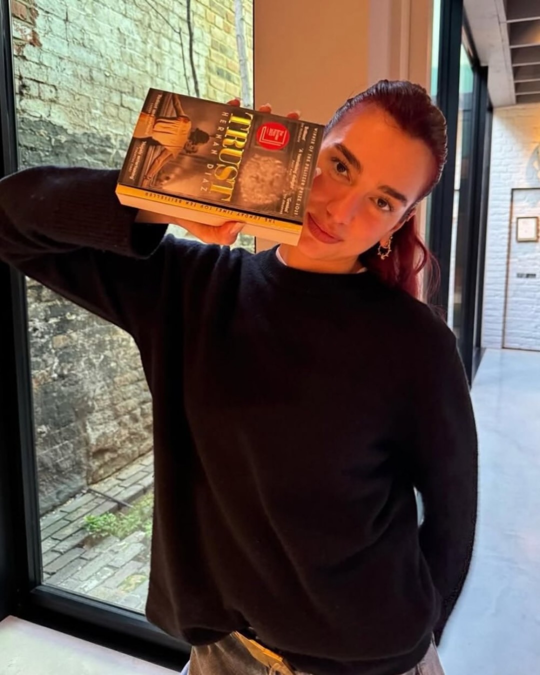 Dua Lipa otvorila knjižnicu posvećenu zabranjenim knjigama