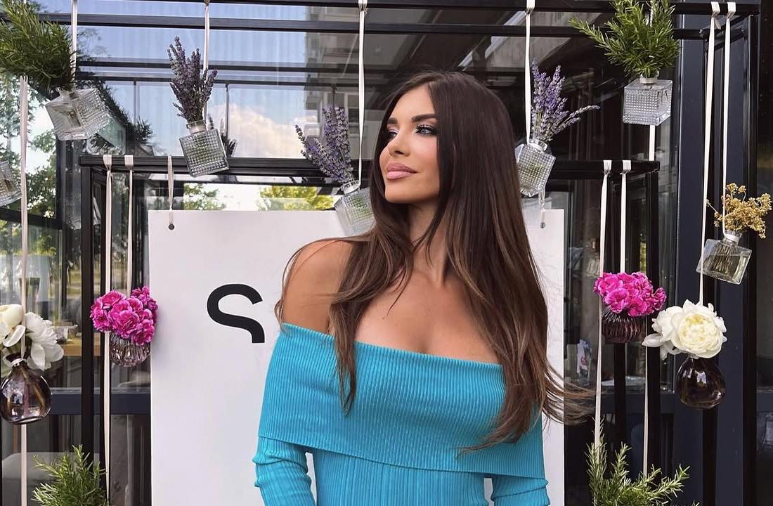 Iva Šarić u retro Valentino izdanju koje spaja eleganciju i ljetni glamur