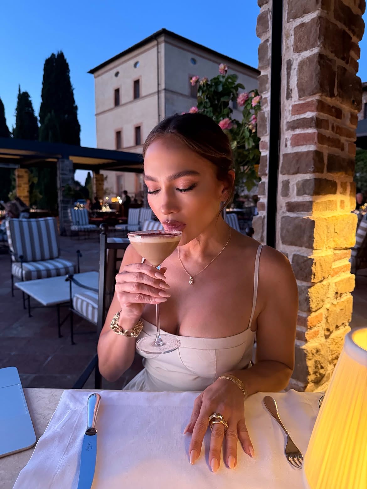 Jennifer Lopez pronašla je haljinu koja pristaje svakoj prilici