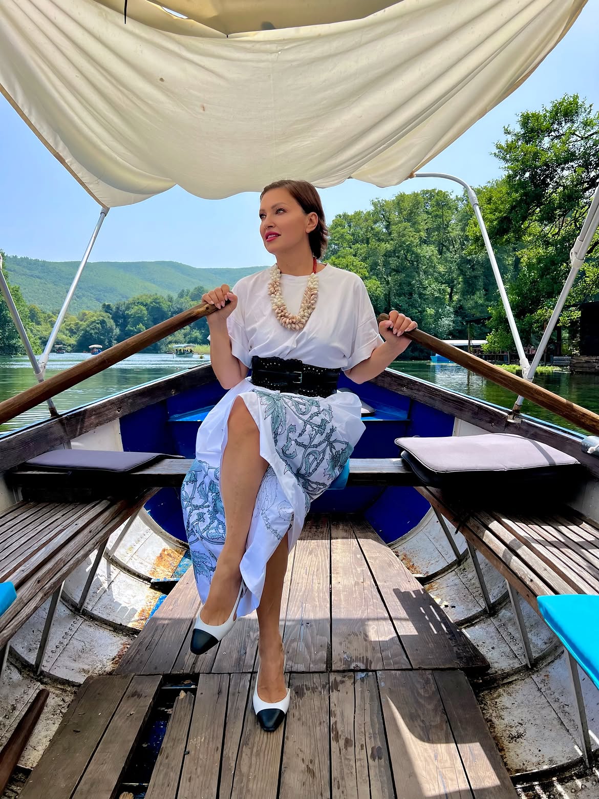 Nina Badrić u Makedoniji spojila odmor i eleganciju