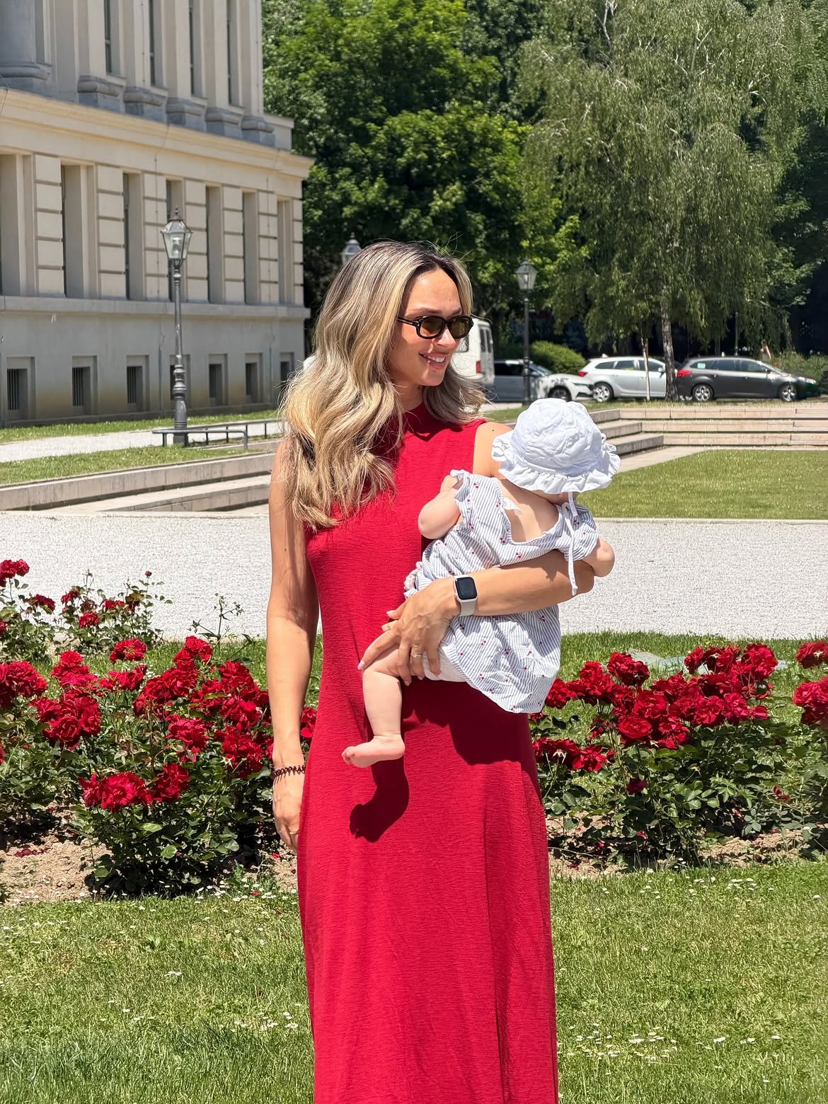 Valentina Walme u efektnoj crvenoj haljini