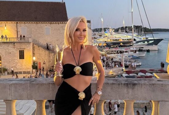 Maja Šuput na Hvaru nosi crni outfit