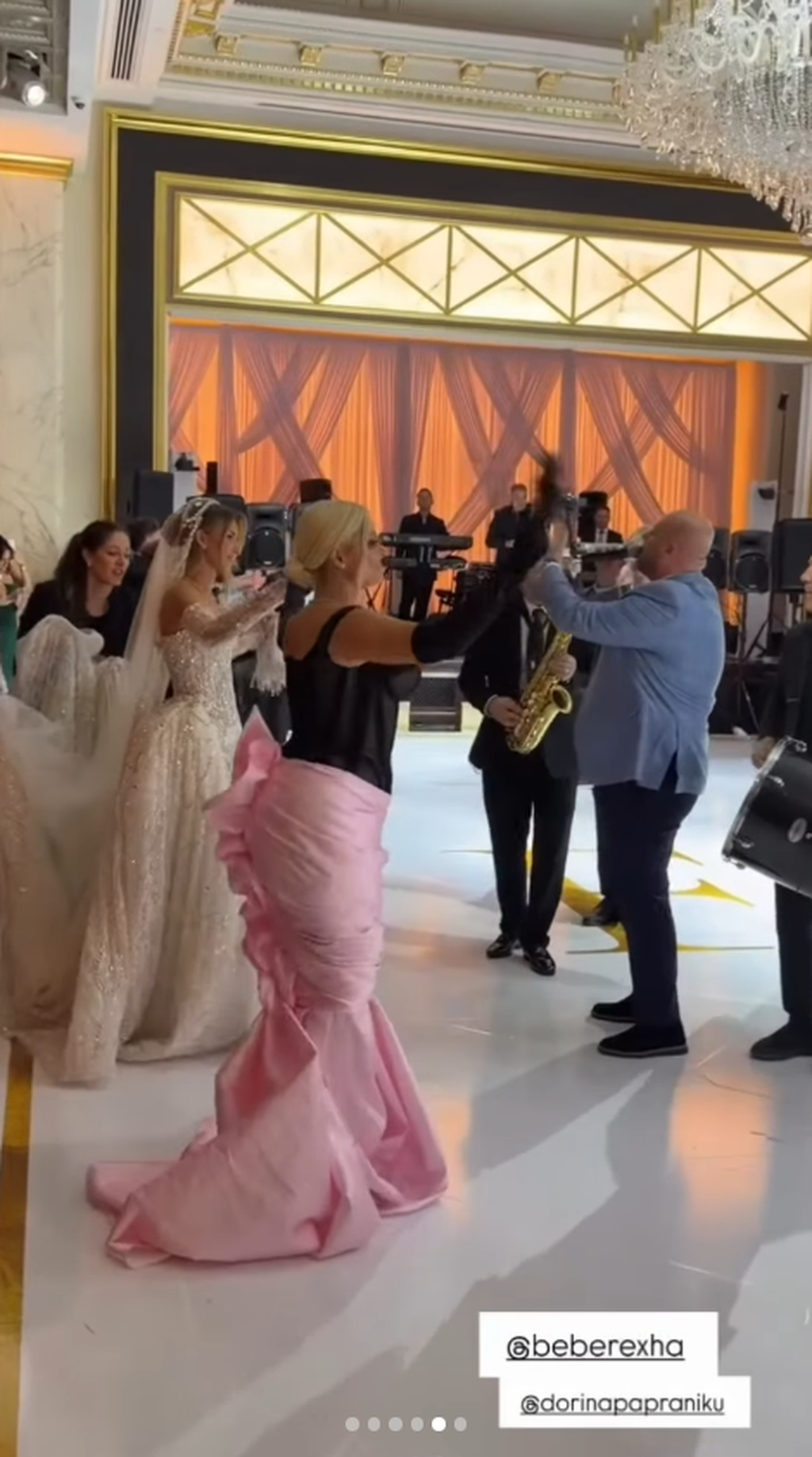 Bebe Rexha zaplesala kolo na vjenčanju brata
