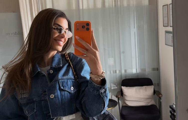 Iva Šarić Petković u traper kombinaciji nosi Chanel torbu HELLO MAGAZIN CROATIA HRVATSKA