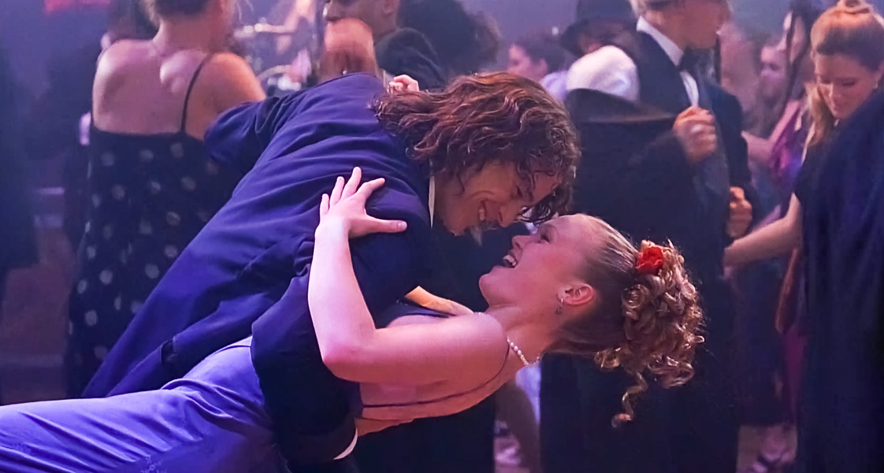 Julia Stiles plesom odala počast Heathu Ledgeru