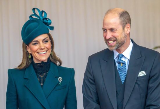 Kate Middleton podijelila obiteljsku fotografiju s Williamom i djecom